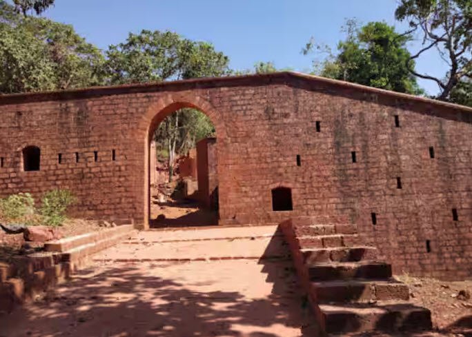 Yashwant Gad Fort , Redi Fort, India